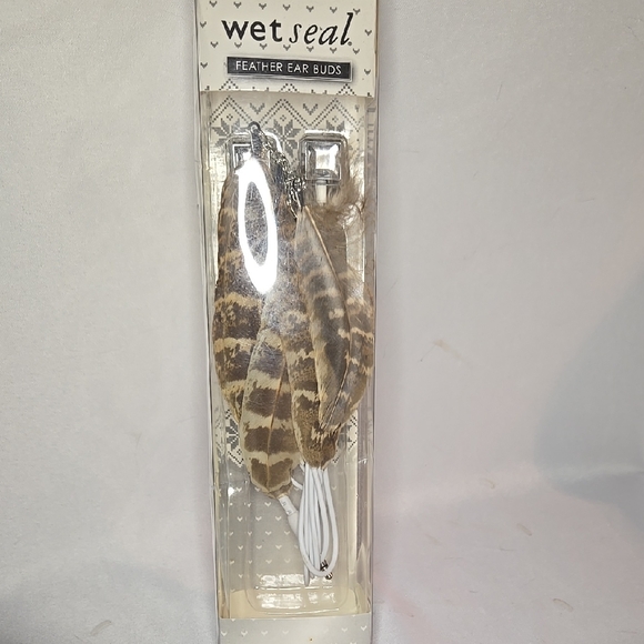 Wet Seal Feather Ear Buds - Picture 1 of 3